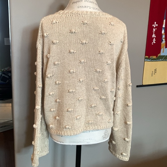Zara pull over knit sweater. Sz med. a bit oversized
Neutral color - Picture 3 of 6